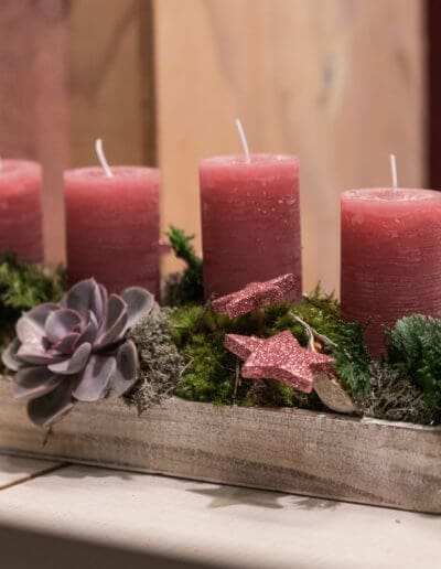 Adventsgesteck rot und grün